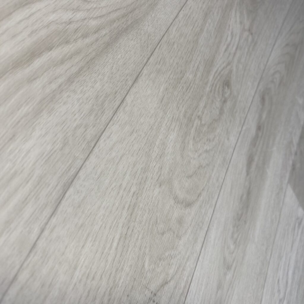 Grande Vinyl French Oak Snow 4m Calverts Carpets